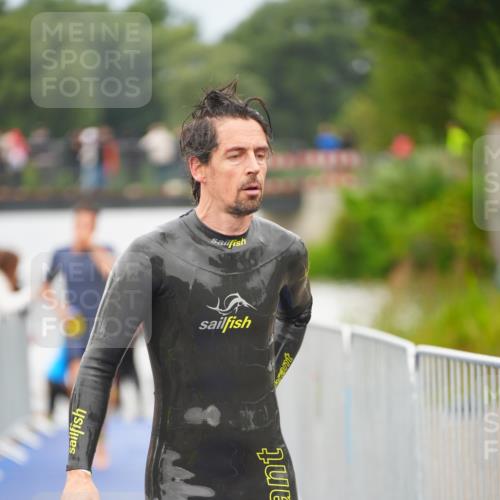 30.08.2026 - Elbe Triathlon Hamburg LAZAROV Photography http://msf.ph/oto/10037574 30.08.2026 09:14:50 Schwimmen 659, 694 meine-sportfotos.de