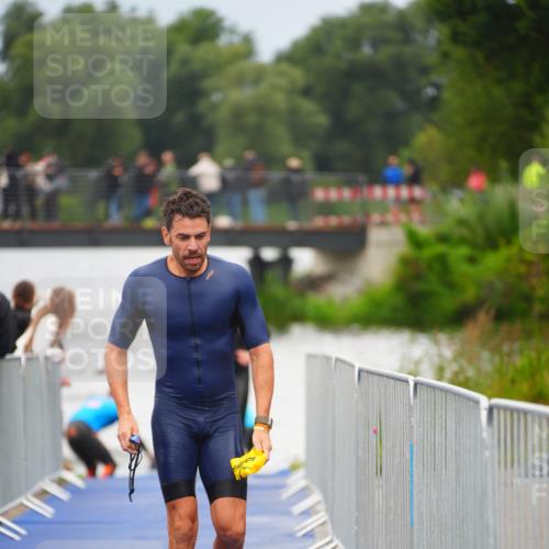 30.08.2026 - Elbe Triathlon Hamburg LAZAROV Photography http://msf.ph/oto/10037582 30.08.2026 09:14:54 Schwimmen 659, 694 meine-sportfotos.de