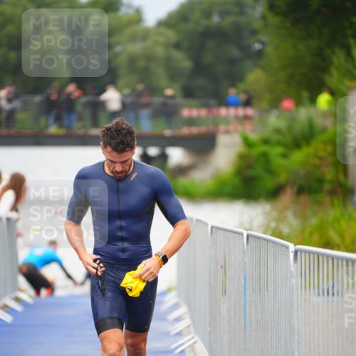 30.08.2026 - Elbe Triathlon Hamburg LAZAROV Photography http://msf.ph/oto/10037584 30.08.2026 09:14:55 Schwimmen 659, 694 meine-sportfotos.de