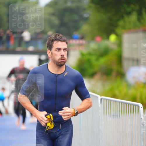 30.08.2026 - Elbe Triathlon Hamburg LAZAROV Photography http://msf.ph/oto/10037593 30.08.2026 09:14:56 Schwimmen 659, 694, 734 meine-sportfotos.de