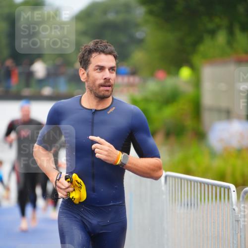 30.08.2026 - Elbe Triathlon Hamburg LAZAROV Photography http://msf.ph/oto/10037596 30.08.2026 09:14:56 Schwimmen 659, 694, 734 meine-sportfotos.de
