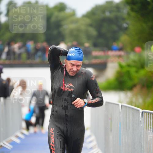 30.08.2026 - Elbe Triathlon Hamburg LAZAROV Photography http://msf.ph/oto/10037614 30.08.2026 09:15:01 Schwimmen 659, 662, 734 meine-sportfotos.de