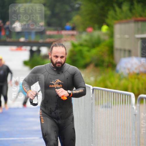 30.08.2026 - Elbe Triathlon Hamburg LAZAROV Photography http://msf.ph/oto/10037626 30.08.2026 09:15:03 Schwimmen 659, 662, 734 meine-sportfotos.de