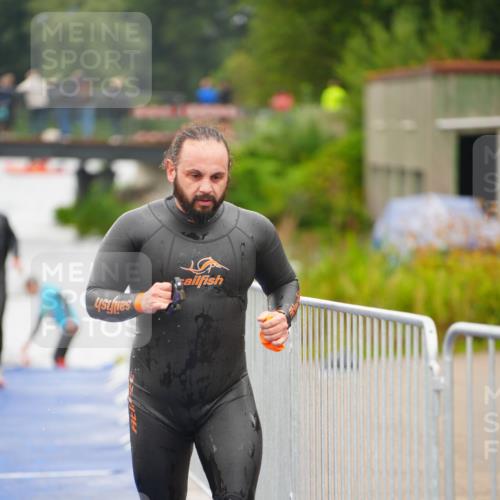 30.08.2026 - Elbe Triathlon Hamburg LAZAROV Photography http://msf.ph/oto/10037629 30.08.2026 09:15:03 Schwimmen 659, 662, 734 meine-sportfotos.de