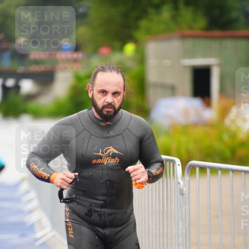 30.08.2026 - Elbe Triathlon Hamburg LAZAROV Photography http://msf.ph/oto/10037637 30.08.2026 09:15:03 Schwimmen 659, 662, 734 meine-sportfotos.de
