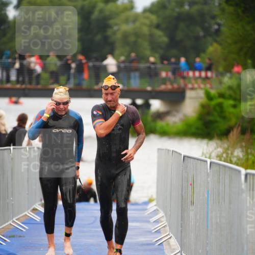 30.08.2026 - Elbe Triathlon Hamburg LAZAROV Photography http://msf.ph/oto/10037680 30.08.2026 09:15:18 Schwimmen 669, 720, 785, 786 meine-sportfotos.de
