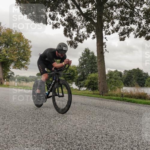 30.08.2026 - Elbe Triathlon Hamburg Michael Burmester http://msf.ph/oto/10041009 30.08.2026 09:02:29 Radfahren 194, 195 meine-sportfotos.de