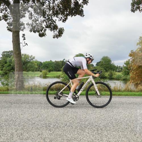30.08.2026 - Elbe Triathlon Hamburg Michael Burmester http://msf.ph/oto/10041118 30.08.2026 11:01:22 Radfahren 1383, 1421 meine-sportfotos.de