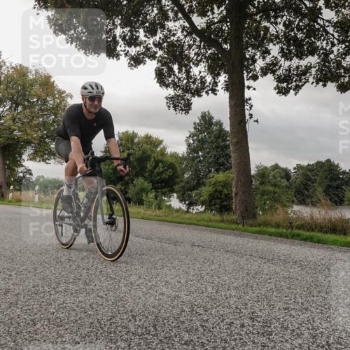30.08.2026 - Elbe Triathlon Hamburg Michael Burmester http://msf.ph/oto/10043977 30.08.2026 09:21:46 Radfahren 322, 352, 356, 458, 496, 609, 642, 1897 meine-sportfotos.de