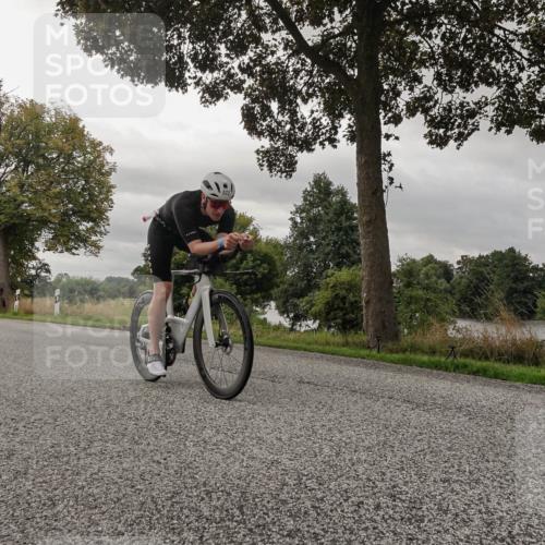 30.08.2026 - Elbe Triathlon Hamburg Michael Burmester http://msf.ph/oto/10043991 30.08.2026 09:21:47 Radfahren 322, 352, 356, 458, 496, 609, 642, 1897 meine-sportfotos.de