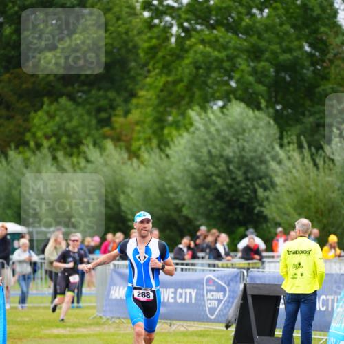 30.08.2026 - Elbe Triathlon Hamburg LAZAROV Photography http://msf.ph/oto/10046546 30.08.2026 10:25:58 Ziel 288 meine-sportfotos.de
