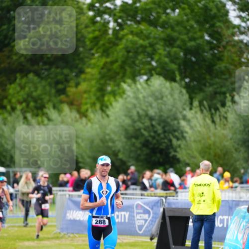 30.08.2026 - Elbe Triathlon Hamburg LAZAROV Photography http://msf.ph/oto/10046552 30.08.2026 10:25:58 Ziel 288 meine-sportfotos.de