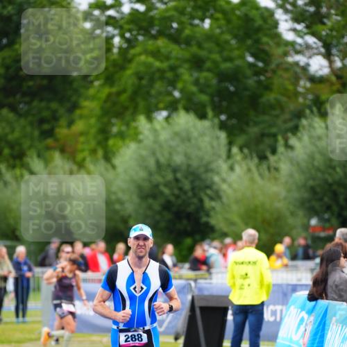 30.08.2026 - Elbe Triathlon Hamburg LAZAROV Photography http://msf.ph/oto/10046578 30.08.2026 10:25:59 Ziel 288 meine-sportfotos.de