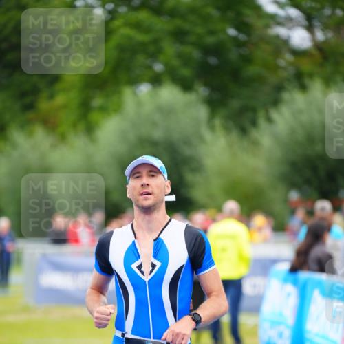 30.08.2026 - Elbe Triathlon Hamburg LAZAROV Photography http://msf.ph/oto/10046623 30.08.2026 10:26:01 Ziel 288 meine-sportfotos.de