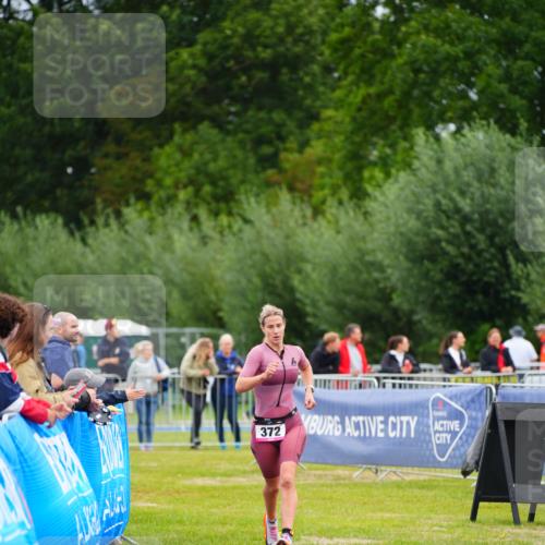 30.08.2026 - Elbe Triathlon Hamburg LAZAROV Photography http://msf.ph/oto/10046684 30.08.2026 10:26:20 Ziel 372 meine-sportfotos.de