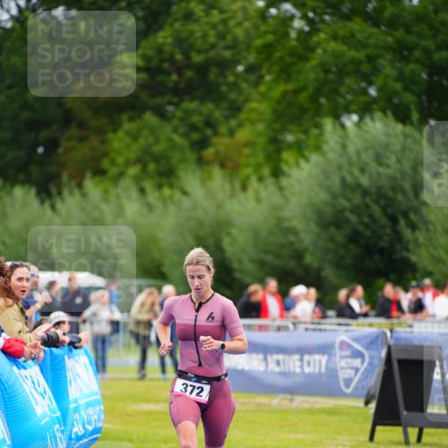 30.08.2026 - Elbe Triathlon Hamburg LAZAROV Photography http://msf.ph/oto/10046701 30.08.2026 10:26:21 Ziel 372 meine-sportfotos.de