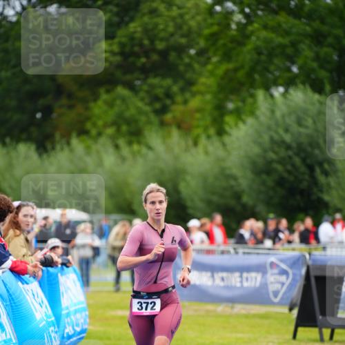 30.08.2026 - Elbe Triathlon Hamburg LAZAROV Photography http://msf.ph/oto/10046705 30.08.2026 10:26:22 Ziel 286, 372 meine-sportfotos.de