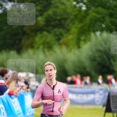 30.08.2026 - Elbe Triathlon Hamburg LAZAROV Photography http://msf.ph/oto/10046744 30.08.2026 10:26:23 Ziel 286, 372 meine-sportfotos.de
