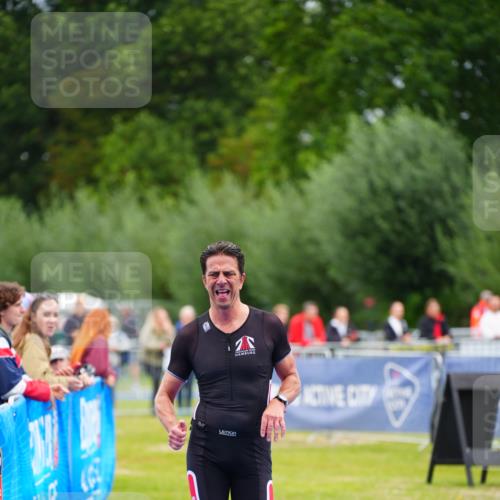 30.08.2026 - Elbe Triathlon Hamburg LAZAROV Photography http://msf.ph/oto/10046889 30.08.2026 10:26:42 Ziel 280 meine-sportfotos.de
