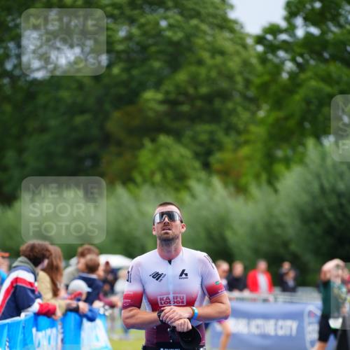 30.08.2026 - Elbe Triathlon Hamburg LAZAROV Photography http://msf.ph/oto/10046943 30.08.2026 10:27:56 Ziel 307 meine-sportfotos.de