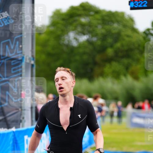 30.08.2026 - Elbe Triathlon Hamburg LAZAROV Photography http://msf.ph/oto/10047148 30.08.2026 10:28:31 Ziel 322 meine-sportfotos.de