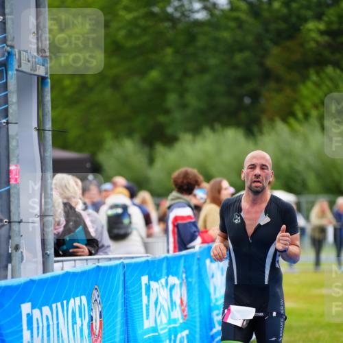 30.08.2026 - Elbe Triathlon Hamburg LAZAROV Photography http://msf.ph/oto/10047206 30.08.2026 10:28:52 Ziel 255 meine-sportfotos.de