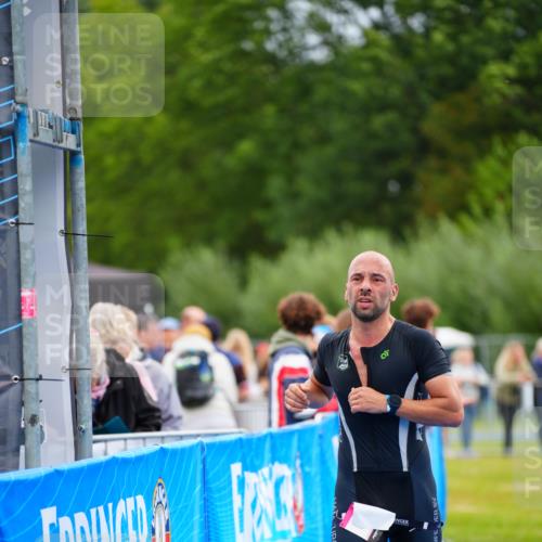30.08.2026 - Elbe Triathlon Hamburg LAZAROV Photography http://msf.ph/oto/10047209 30.08.2026 10:28:52 Ziel 255 meine-sportfotos.de