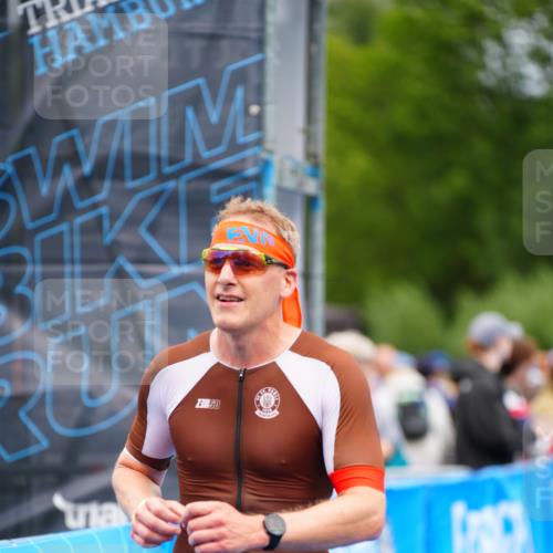 30.08.2026 - Elbe Triathlon Hamburg LAZAROV Photography http://msf.ph/oto/10047335 30.08.2026 10:29:41 Ziel 236, 351 meine-sportfotos.de