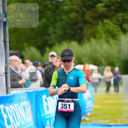 30.08.2026 - Elbe Triathlon Hamburg LAZAROV Photography http://msf.ph/oto/10047372 30.08.2026 10:29:43 Ziel 351 meine-sportfotos.de