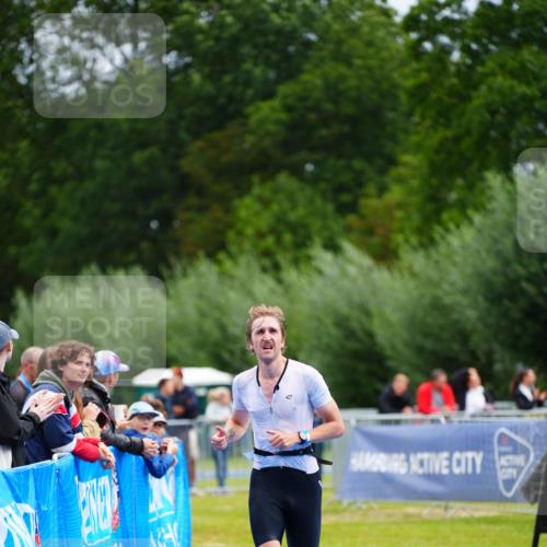 30.08.2026 - Elbe Triathlon Hamburg LAZAROV Photography http://msf.ph/oto/10047446 30.08.2026 10:30:25 Ziel 317 meine-sportfotos.de