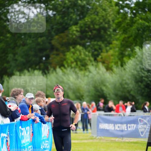 30.08.2026 - Elbe Triathlon Hamburg LAZAROV Photography http://msf.ph/oto/10047512 30.08.2026 10:30:42 Ziel 270 meine-sportfotos.de
