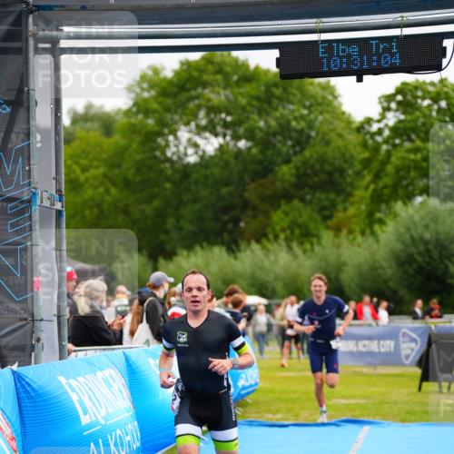 30.08.2026 - Elbe Triathlon Hamburg LAZAROV Photography http://msf.ph/oto/10047630 30.08.2026 10:31:05 Ziel 208, 252, 1895 meine-sportfotos.de