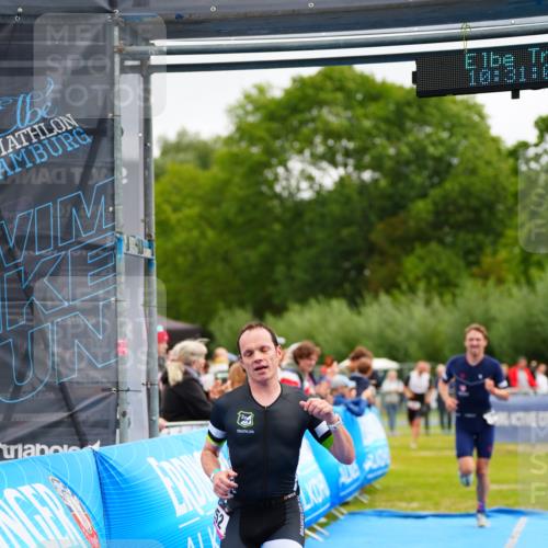 30.08.2026 - Elbe Triathlon Hamburg LAZAROV Photography http://msf.ph/oto/10047639 30.08.2026 10:31:05 Ziel 208, 252, 1895 meine-sportfotos.de