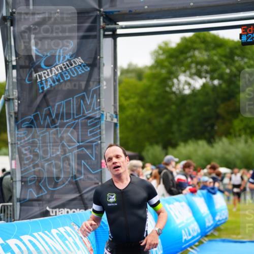 30.08.2026 - Elbe Triathlon Hamburg LAZAROV Photography http://msf.ph/oto/10047650 30.08.2026 10:31:06 Ziel 208, 252, 1895 meine-sportfotos.de