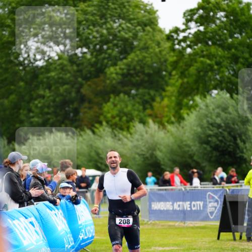 30.08.2026 - Elbe Triathlon Hamburg LAZAROV Photography http://msf.ph/oto/10047696 30.08.2026 10:31:11 Ziel 208 meine-sportfotos.de