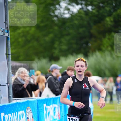 30.08.2026 - Elbe Triathlon Hamburg LAZAROV Photography http://msf.ph/oto/10047795 30.08.2026 10:31:30 Ziel 328 meine-sportfotos.de