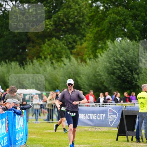 30.08.2026 - Elbe Triathlon Hamburg LAZAROV Photography http://msf.ph/oto/10047847 30.08.2026 10:31:56 Ziel 445 meine-sportfotos.de