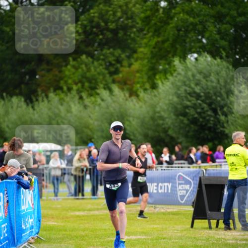 30.08.2026 - Elbe Triathlon Hamburg LAZAROV Photography http://msf.ph/oto/10047859 30.08.2026 10:31:56 Ziel 445 meine-sportfotos.de