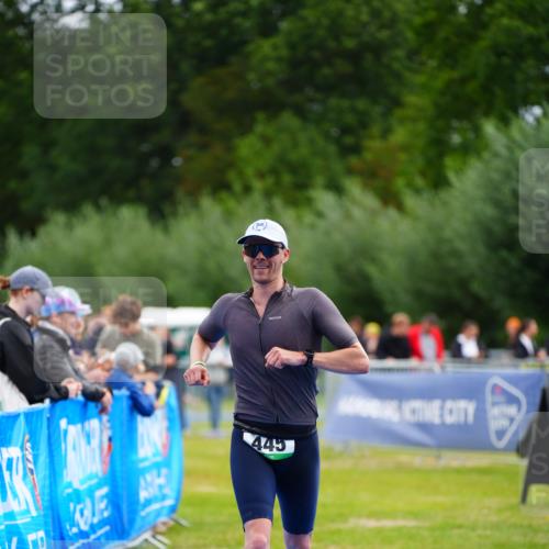 30.08.2026 - Elbe Triathlon Hamburg LAZAROV Photography http://msf.ph/oto/10047887 30.08.2026 10:31:58 Ziel 445 meine-sportfotos.de