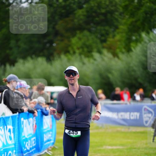 30.08.2026 - Elbe Triathlon Hamburg LAZAROV Photography http://msf.ph/oto/10047893 30.08.2026 10:31:58 Ziel 445 meine-sportfotos.de