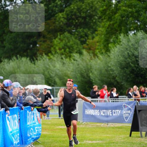 30.08.2026 - Elbe Triathlon Hamburg LAZAROV Photography http://msf.ph/oto/10048098 30.08.2026 10:32:49 Ziel 433 meine-sportfotos.de