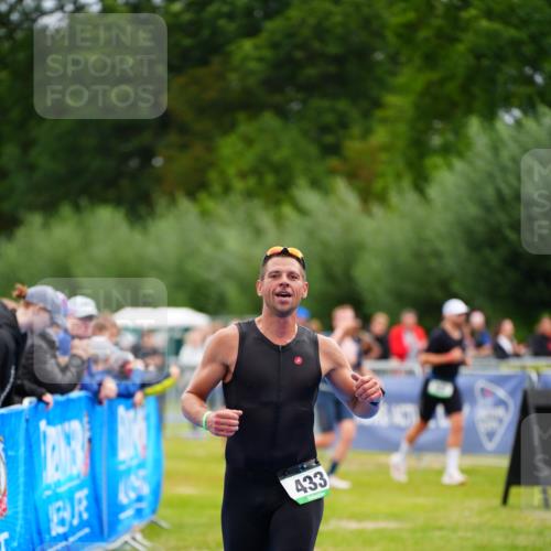 30.08.2026 - Elbe Triathlon Hamburg LAZAROV Photography http://msf.ph/oto/10048134 30.08.2026 10:32:51 Ziel 298, 433 meine-sportfotos.de