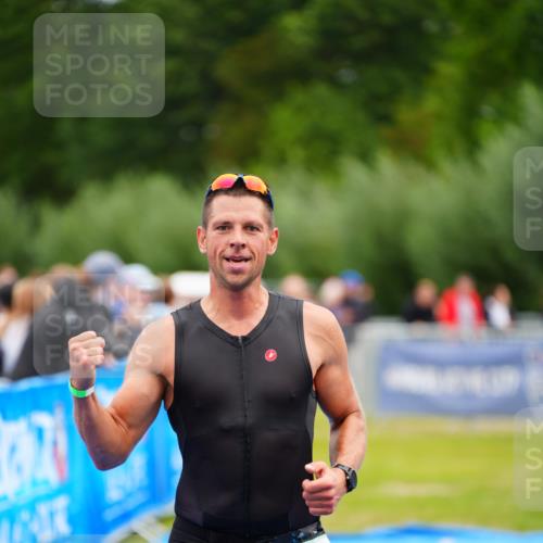 30.08.2026 - Elbe Triathlon Hamburg LAZAROV Photography http://msf.ph/oto/10048148 30.08.2026 10:32:52 Ziel 298, 433 meine-sportfotos.de