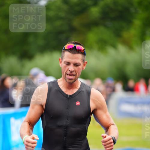 30.08.2026 - Elbe Triathlon Hamburg LAZAROV Photography http://msf.ph/oto/10048158 30.08.2026 10:32:53 Ziel 298, 433 meine-sportfotos.de