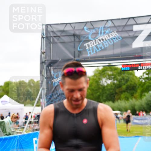 30.08.2026 - Elbe Triathlon Hamburg LAZAROV Photography http://msf.ph/oto/10048177 30.08.2026 10:32:55 Ziel 298, 433 meine-sportfotos.de