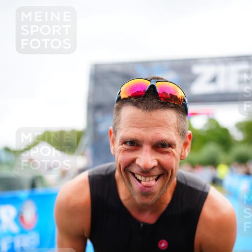 30.08.2026 - Elbe Triathlon Hamburg LAZAROV Photography http://msf.ph/oto/10048190 30.08.2026 10:32:56 Ziel 298 meine-sportfotos.de