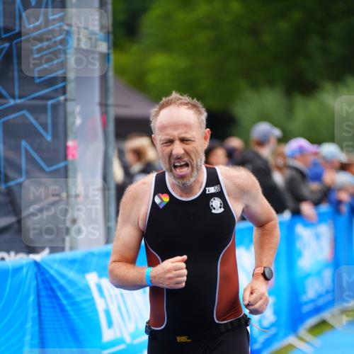 30.08.2026 - Elbe Triathlon Hamburg LAZAROV Photography http://msf.ph/oto/10048242 30.08.2026 10:33:00 Ziel 298 meine-sportfotos.de