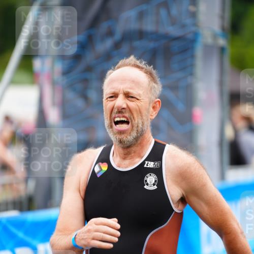 30.08.2026 - Elbe Triathlon Hamburg LAZAROV Photography http://msf.ph/oto/10048269 30.08.2026 10:33:01 Ziel 298 meine-sportfotos.de