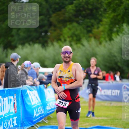 30.08.2026 - Elbe Triathlon Hamburg LAZAROV Photography http://msf.ph/oto/10048415 30.08.2026 10:33:23 Ziel 313, 326, 382 meine-sportfotos.de