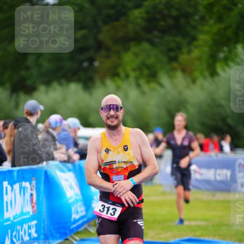 30.08.2026 - Elbe Triathlon Hamburg LAZAROV Photography http://msf.ph/oto/10048418 30.08.2026 10:33:23 Ziel 313, 326, 382 meine-sportfotos.de